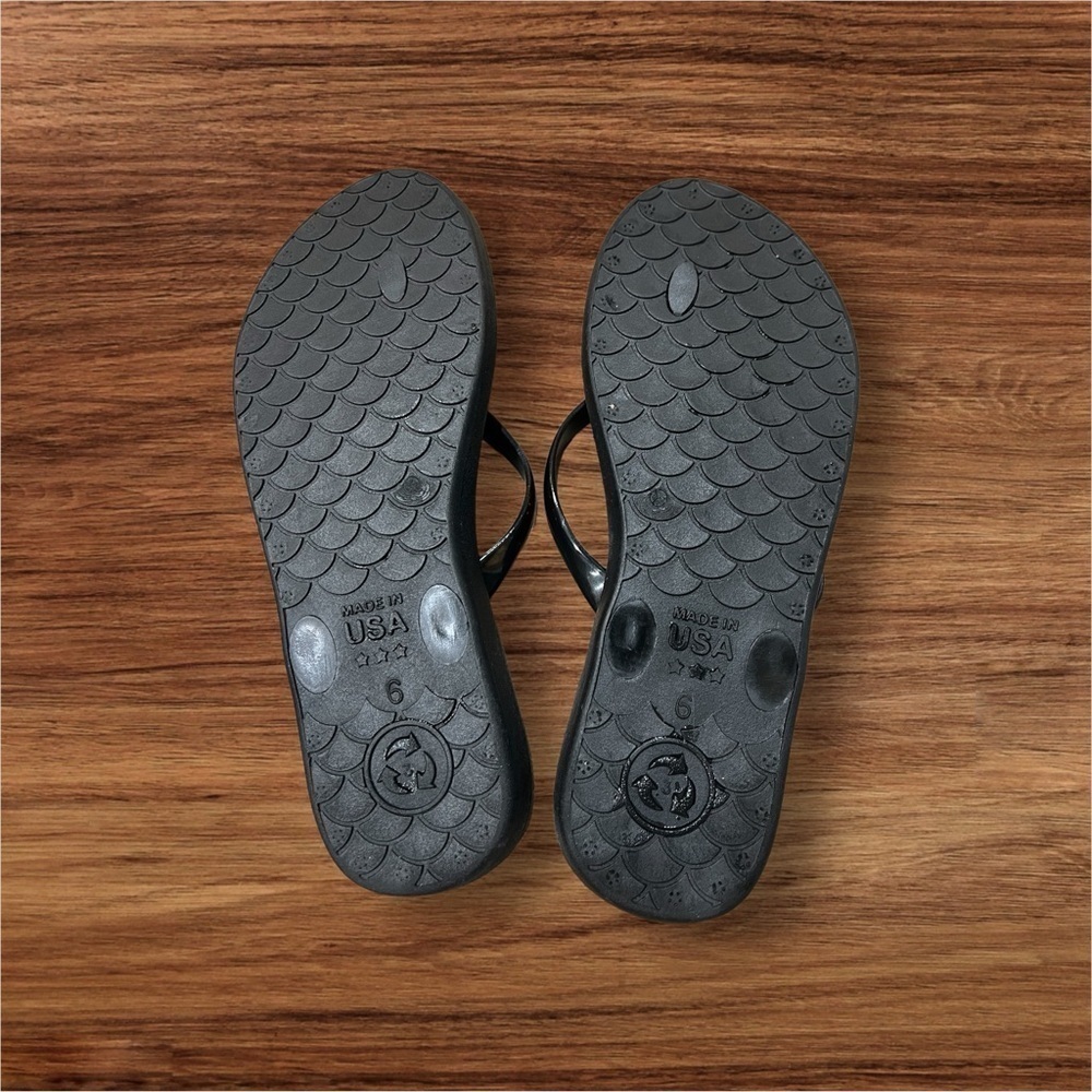 Okabashi Flip Flop Size 6 New Condition Flaw in heel see pics not noticiable - Picture 2 of 3
